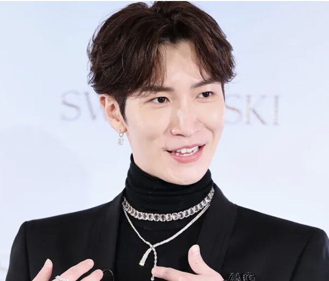 渡辺翔太さんのインタビュー中の姿