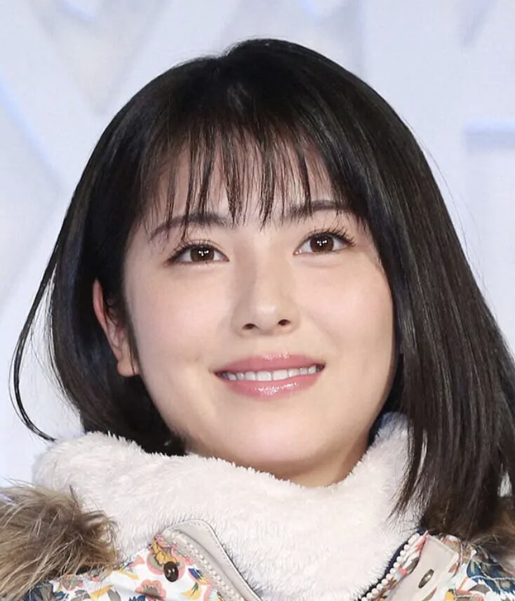 浜辺美波の穏やかな表情