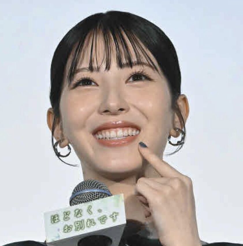 浜辺美波の笑顔