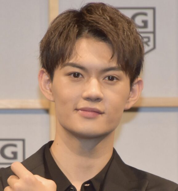 佐野勇斗の爽やかな表情