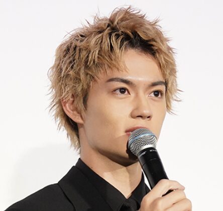 佐野勇斗の金髪姿