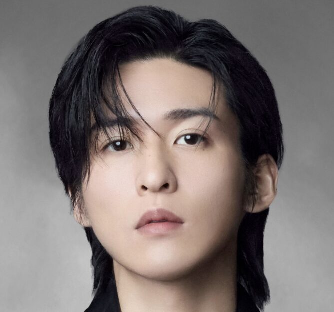 目黒蓮の端正な顔立ち