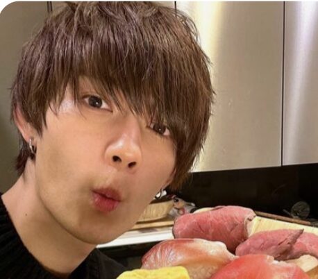 佐野勇斗のおちゃめな表情