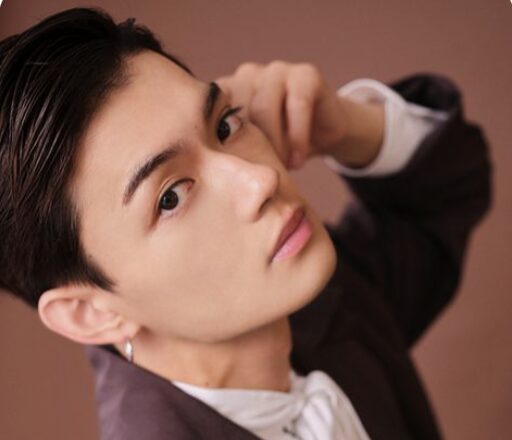 佐野勇斗の決め顔