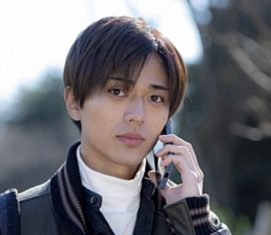 永瀬廉の電話中の画像