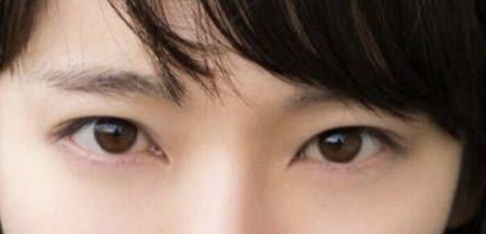 吉岡里帆の目元のアップ