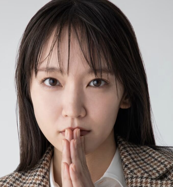 吉岡里帆の決め顔