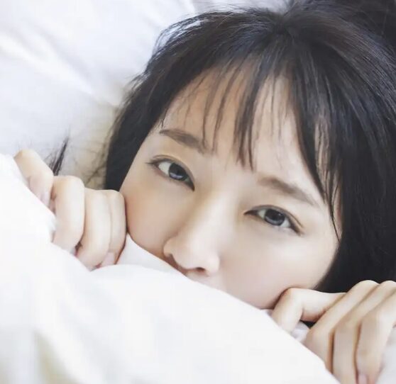 吉岡里帆の目元の画像