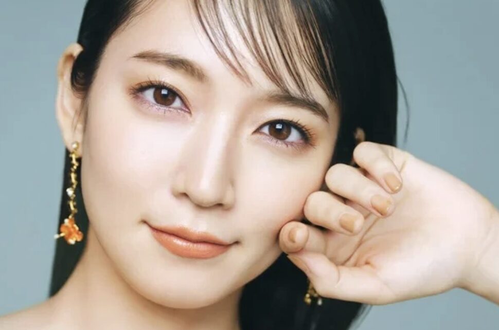 吉岡里帆の決め顔