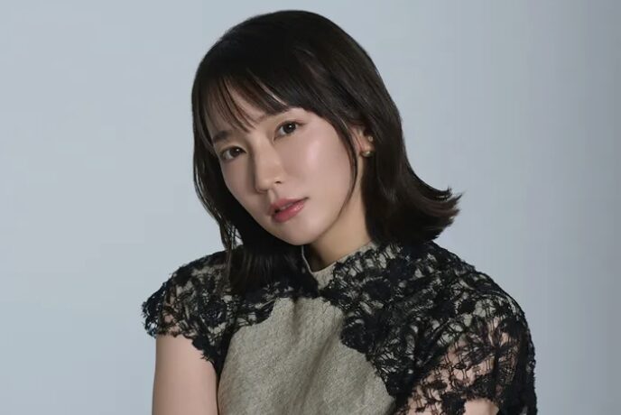 吉岡里帆の決め顔