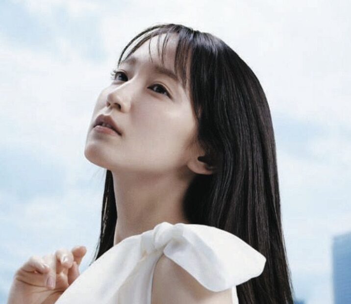 吉岡里帆の決め顔