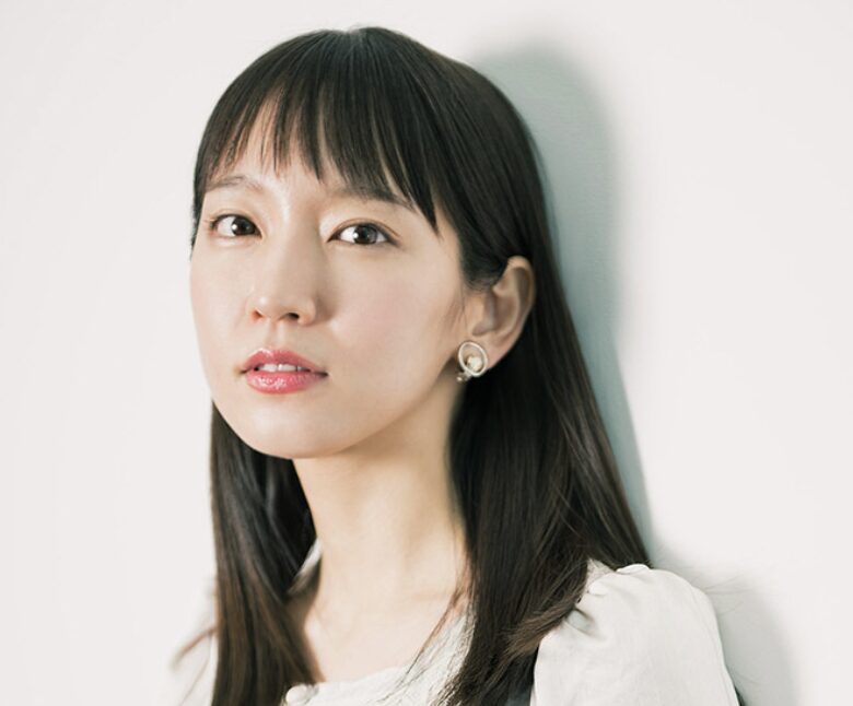 吉岡里帆の決め顔