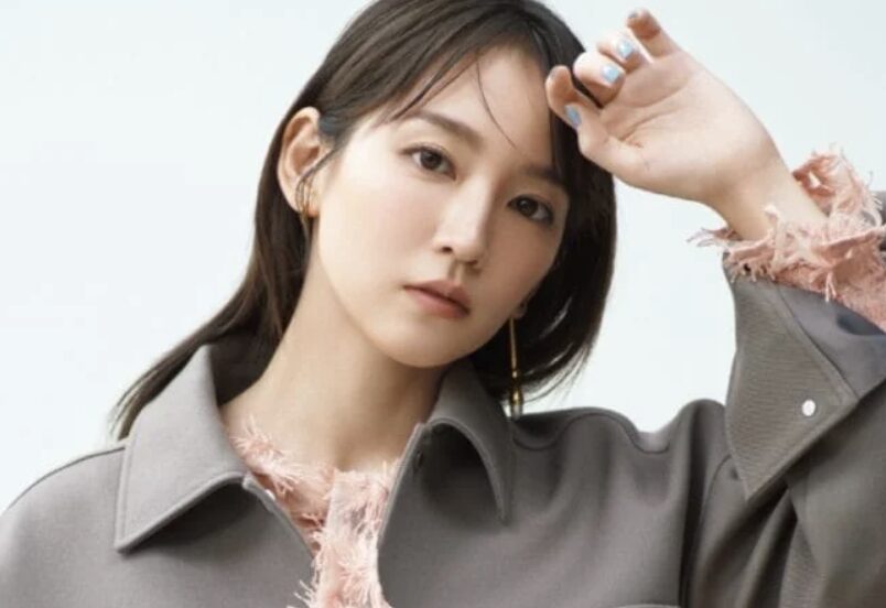 吉岡里帆のクールな表情