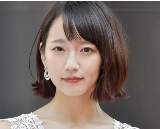 吉岡里帆の真顔