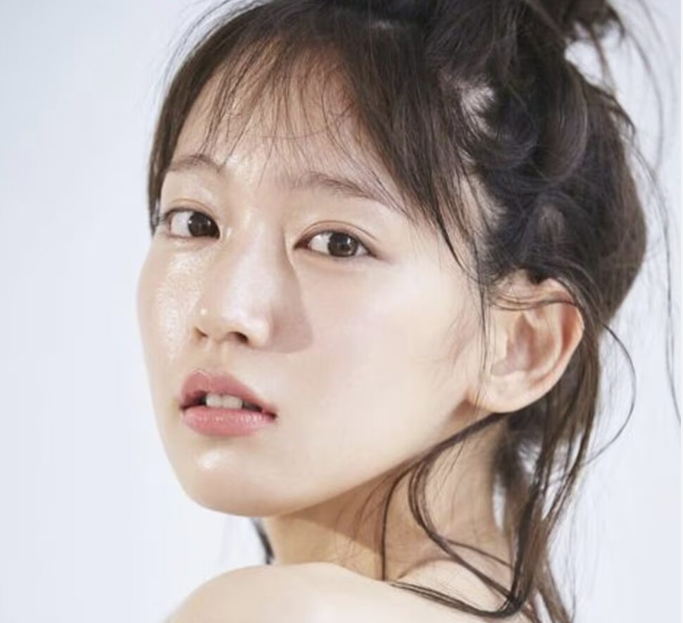 吉岡里帆のアンニュイな表情