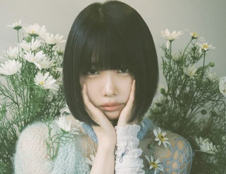 あのちゃんの小顔ポーズ