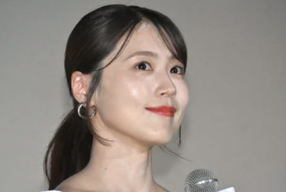 有村架純の上を向いている表情