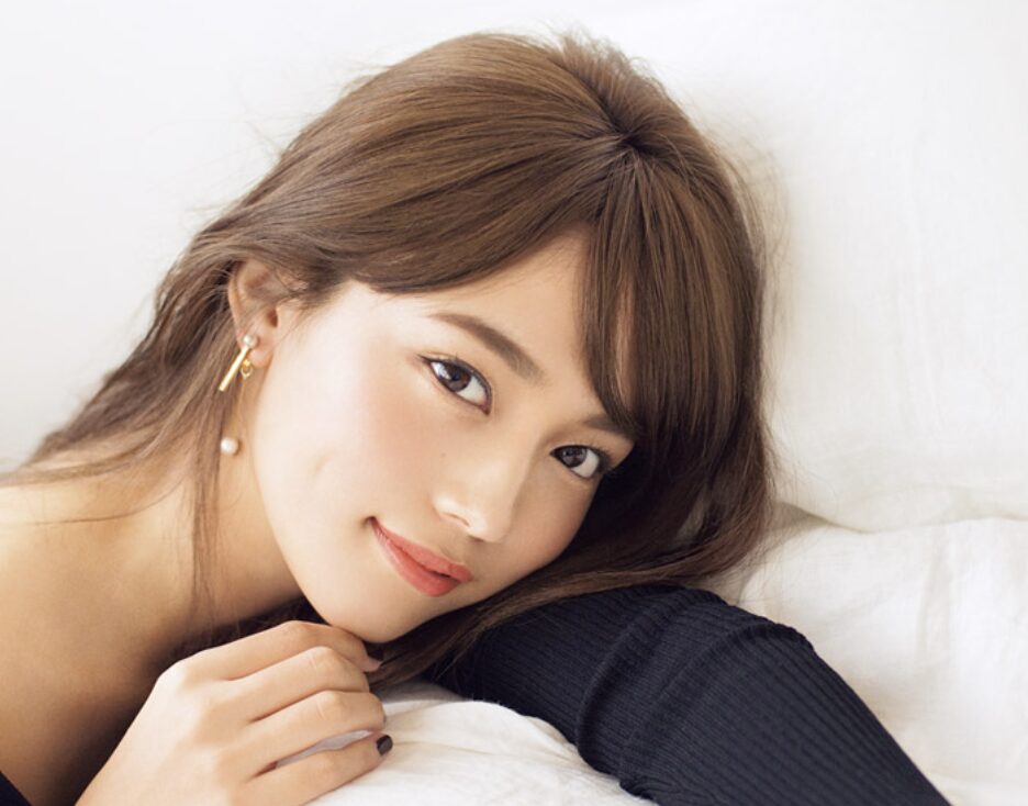 川口春奈の大人っぽい表情