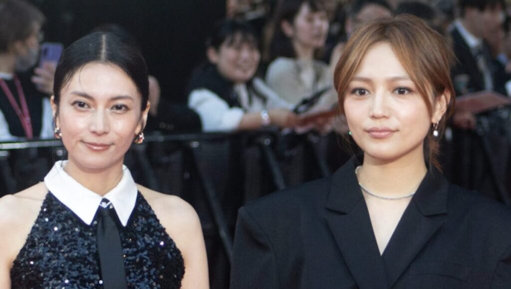 川口春奈と柴咲コウの横並び画像