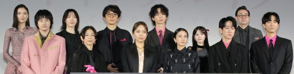 川口春奈と共演者の横並び画像