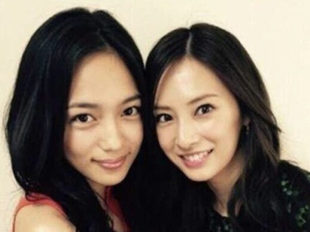 川口春奈と北川景子の横並び画像