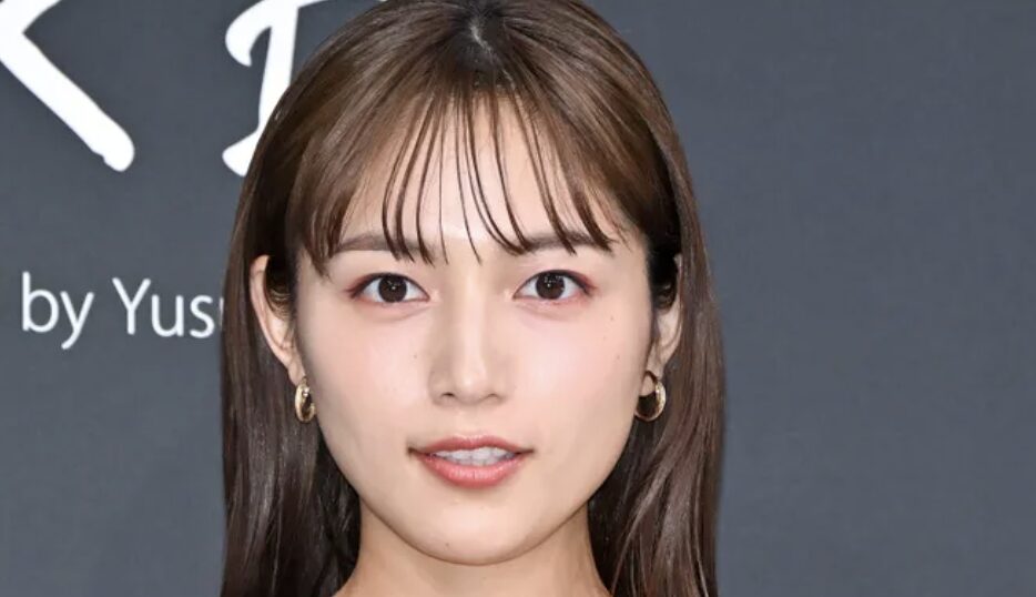 川口春奈のクールな表情