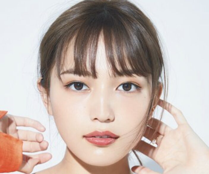 川口春奈のモードな表情